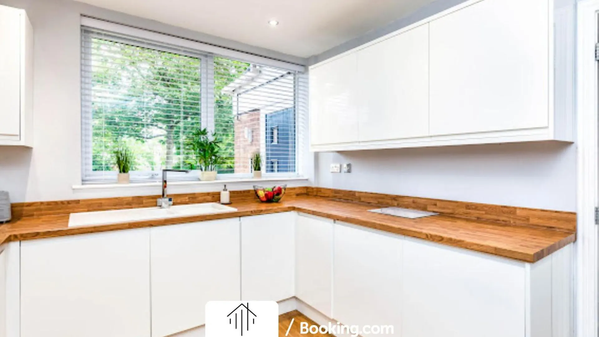 Birmingham Airport Business & Leisure Retreat Villa United Kingdom