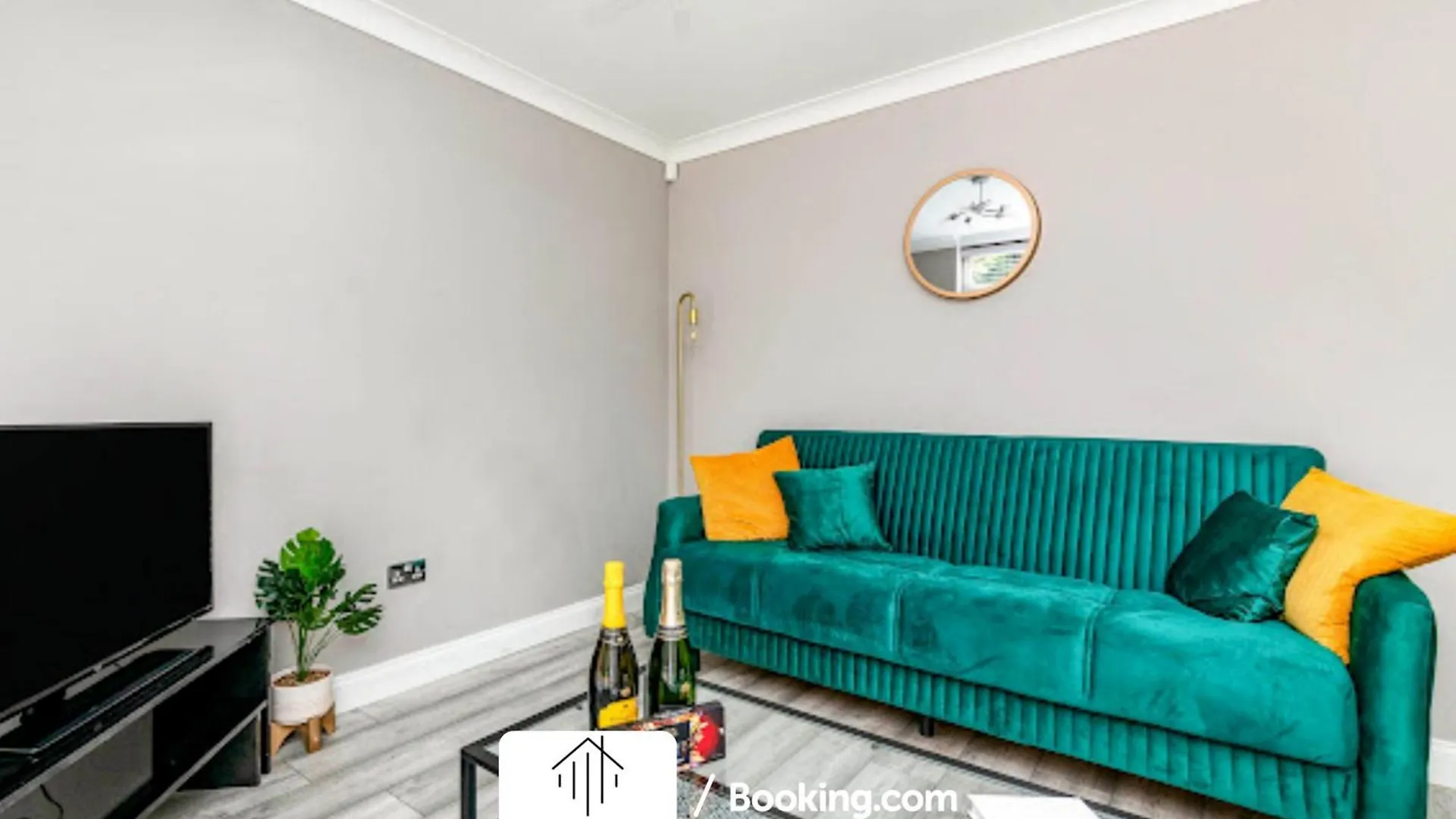 Birmingham Airport Business & Leisure Retreat Villa