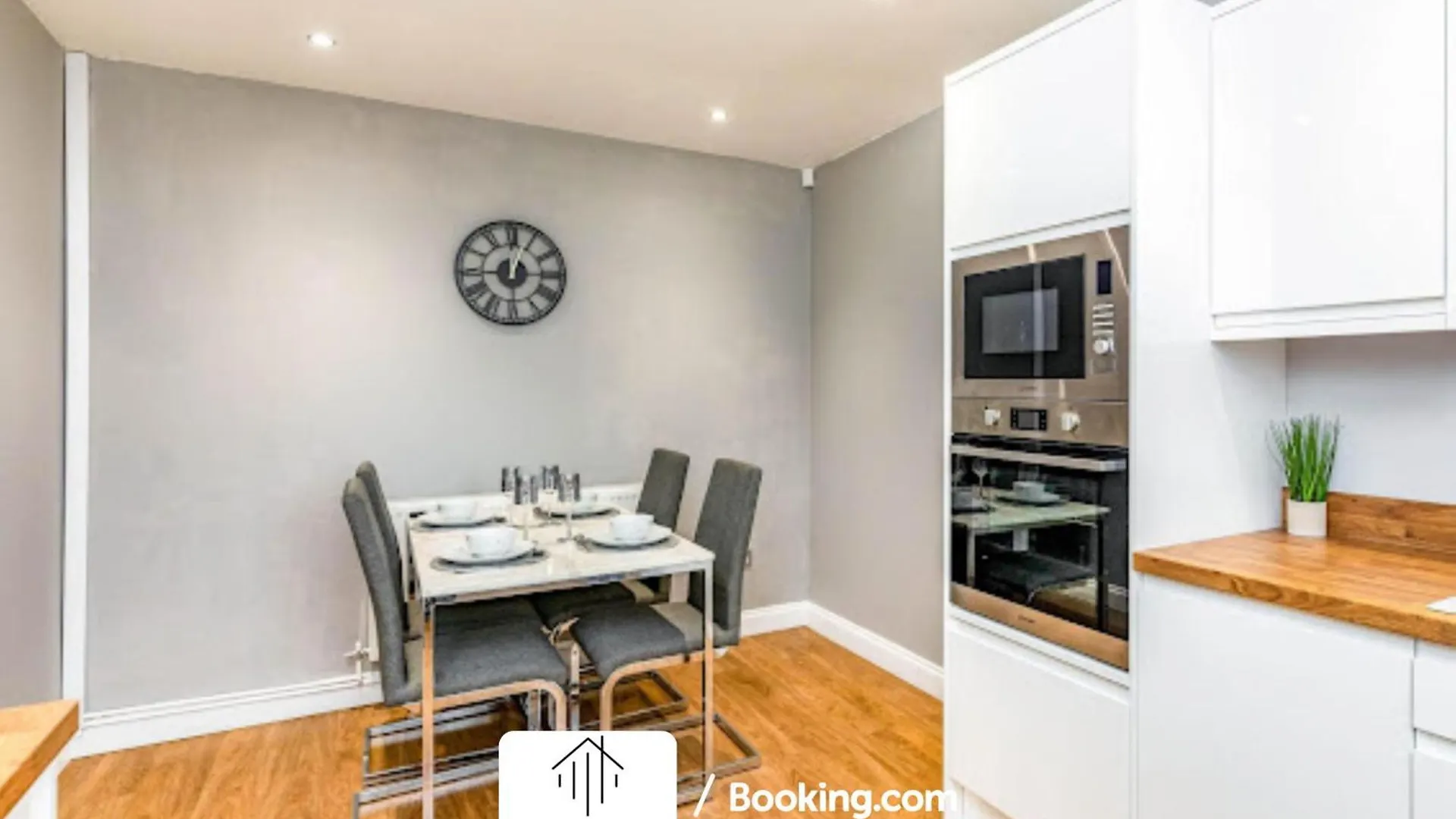Birmingham Airport Business & Leisure Retreat Villa